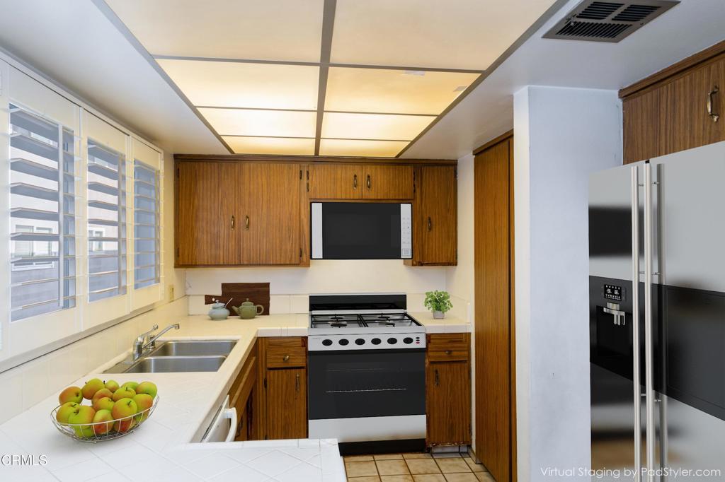 823 N Altadena Drive
