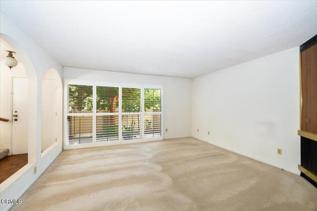 823 N Altadena Drive