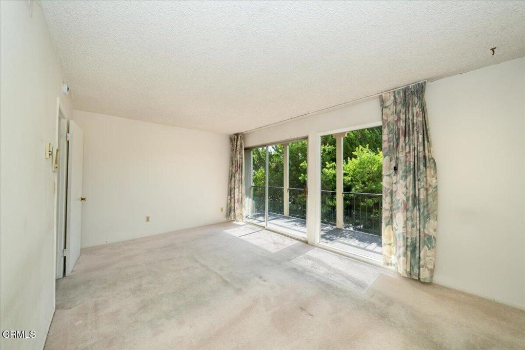823 N Altadena Drive