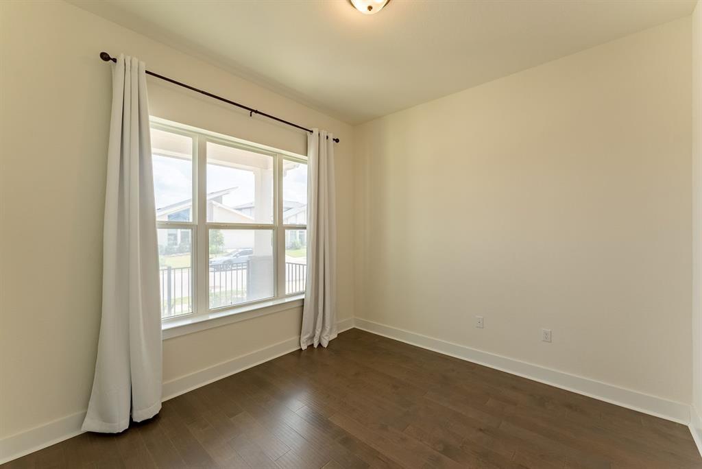 8200 Silhouette ST