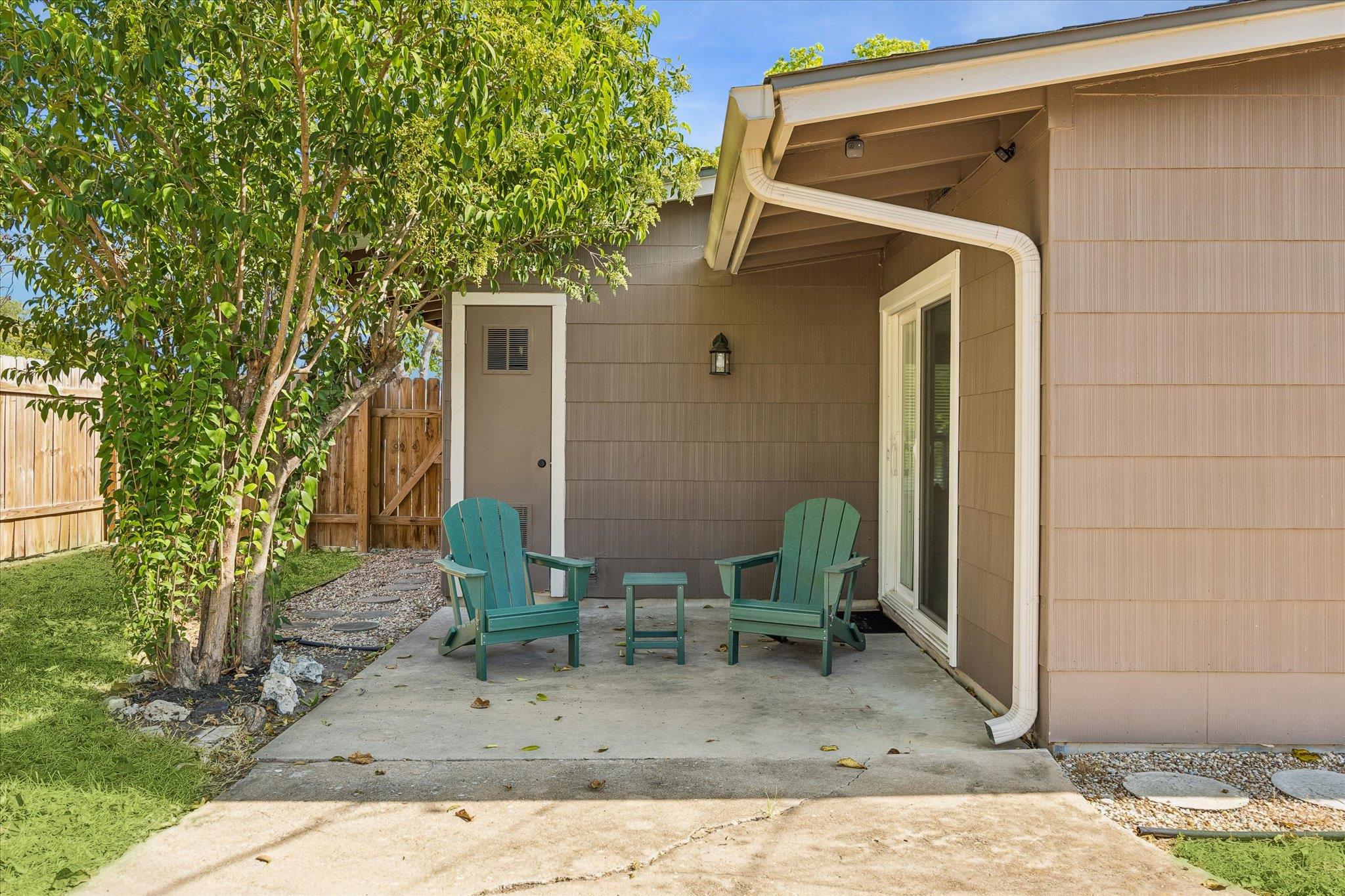 511 Arbor LN