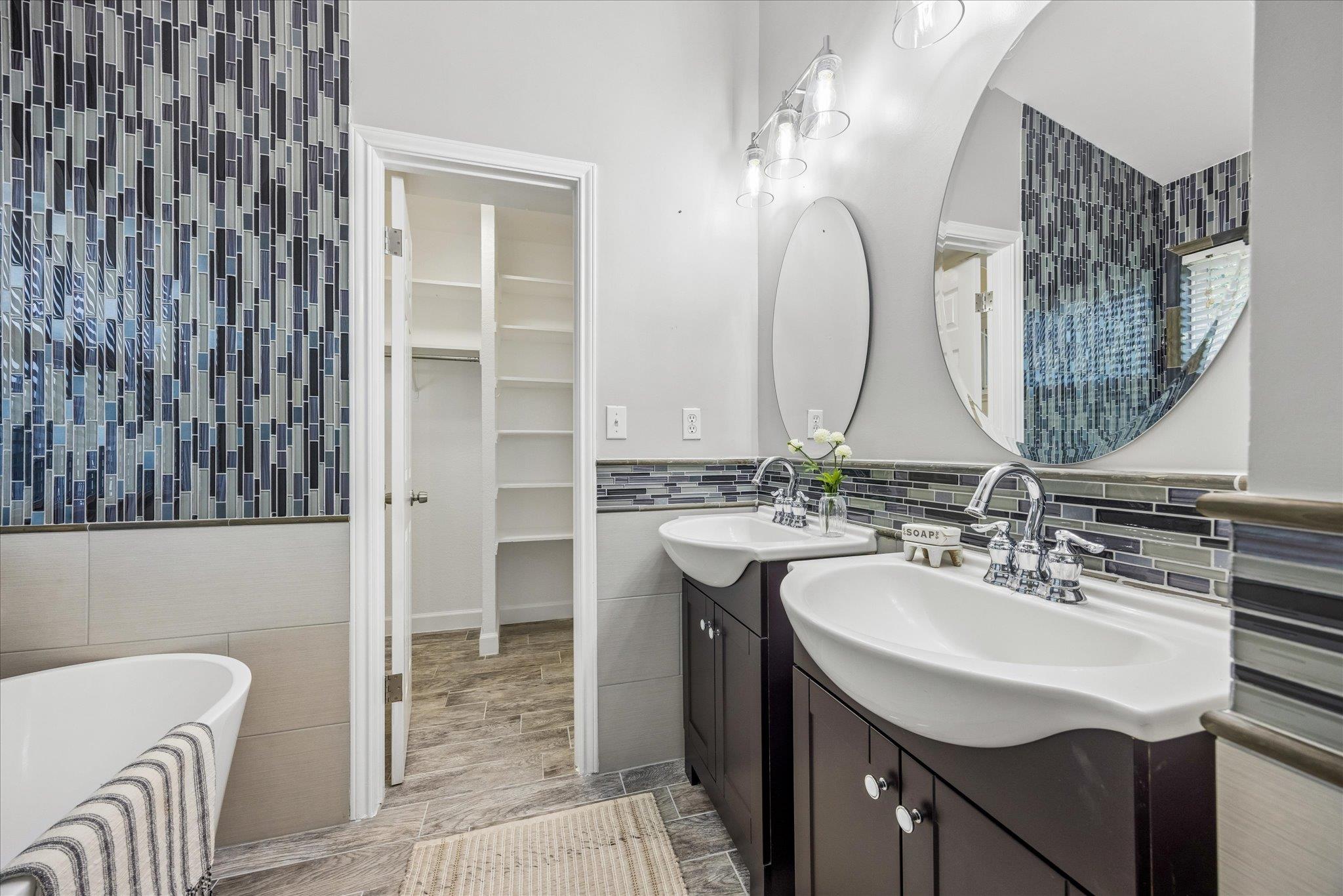 7905 & 7907 Tiffany DR