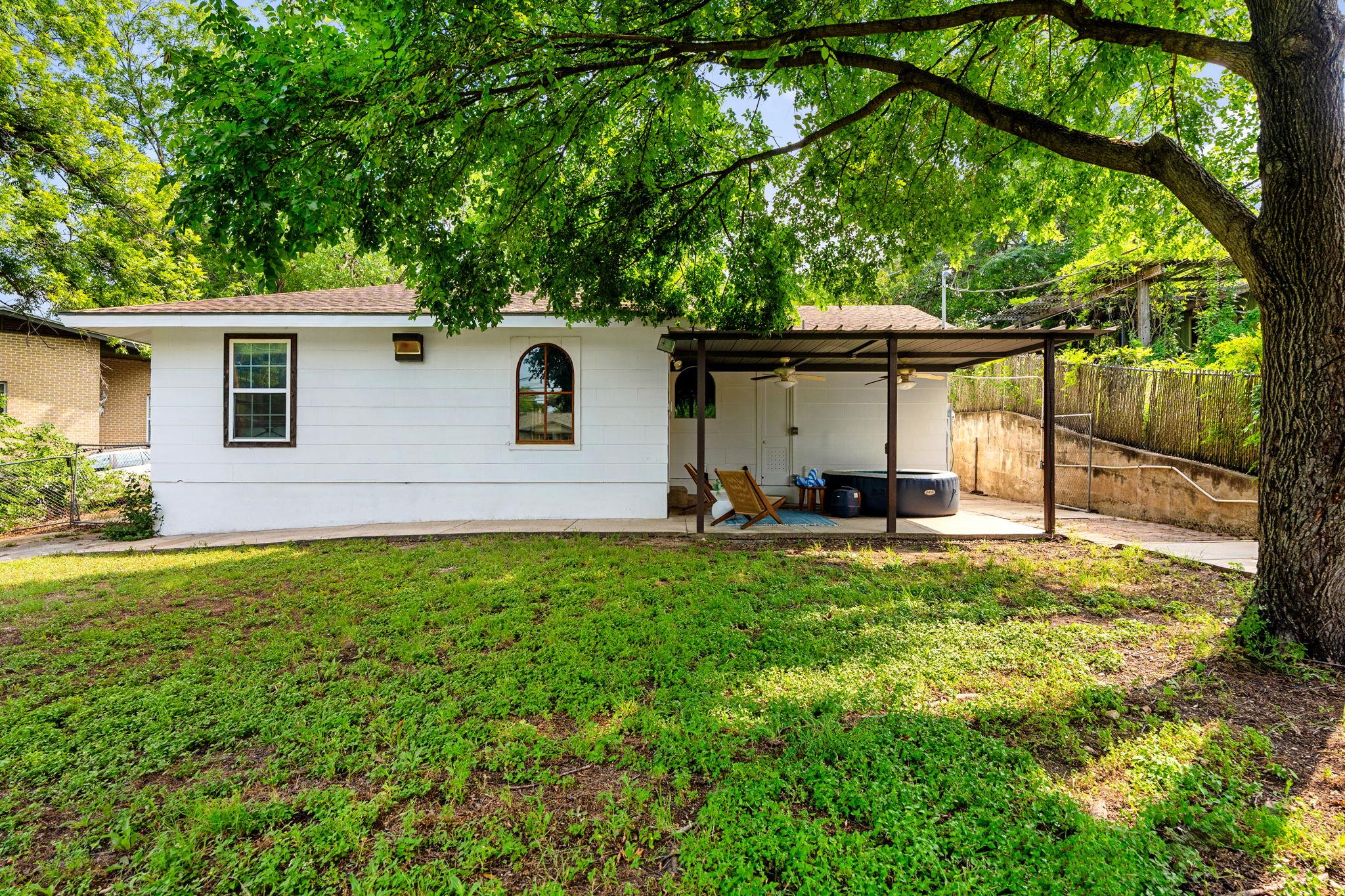2403 Little John LN