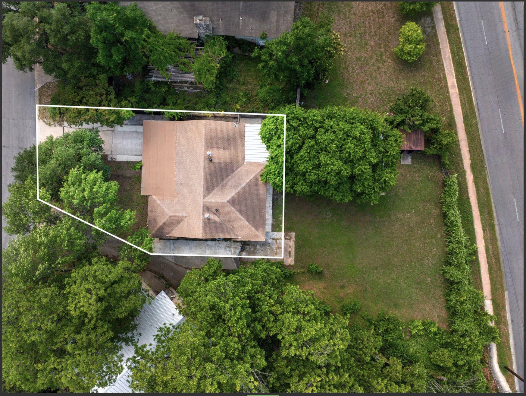 2403 Little John LN