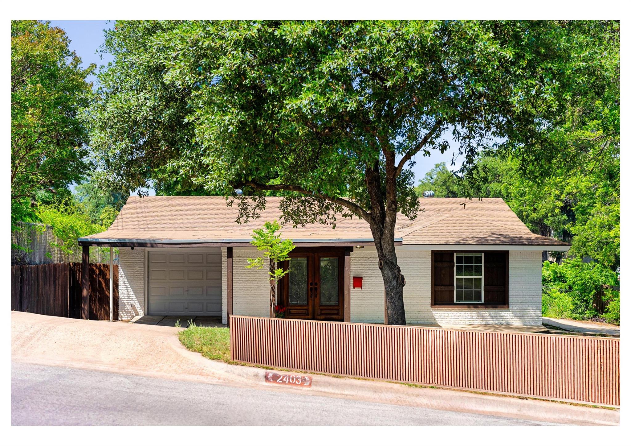2403 Little John LN
