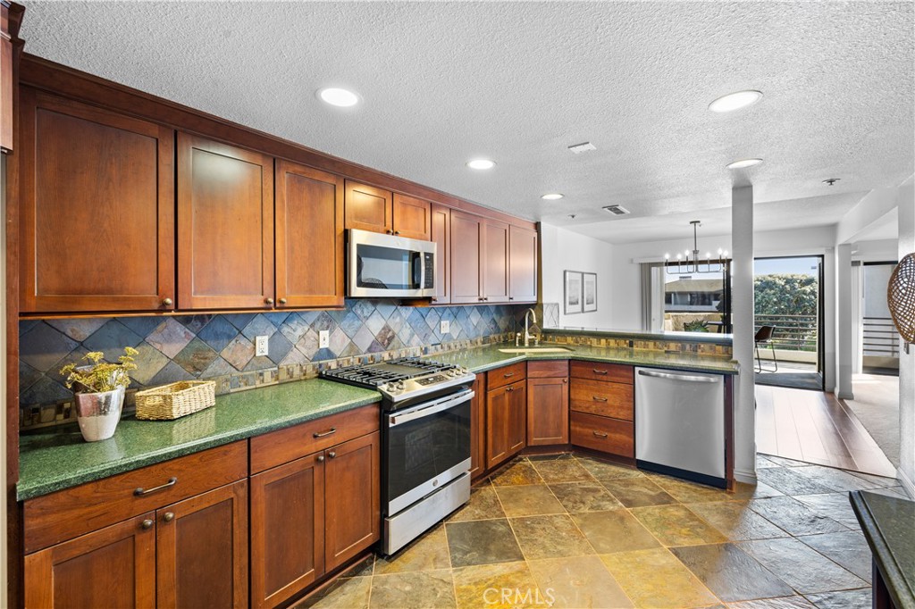 240 Nice Lane 208