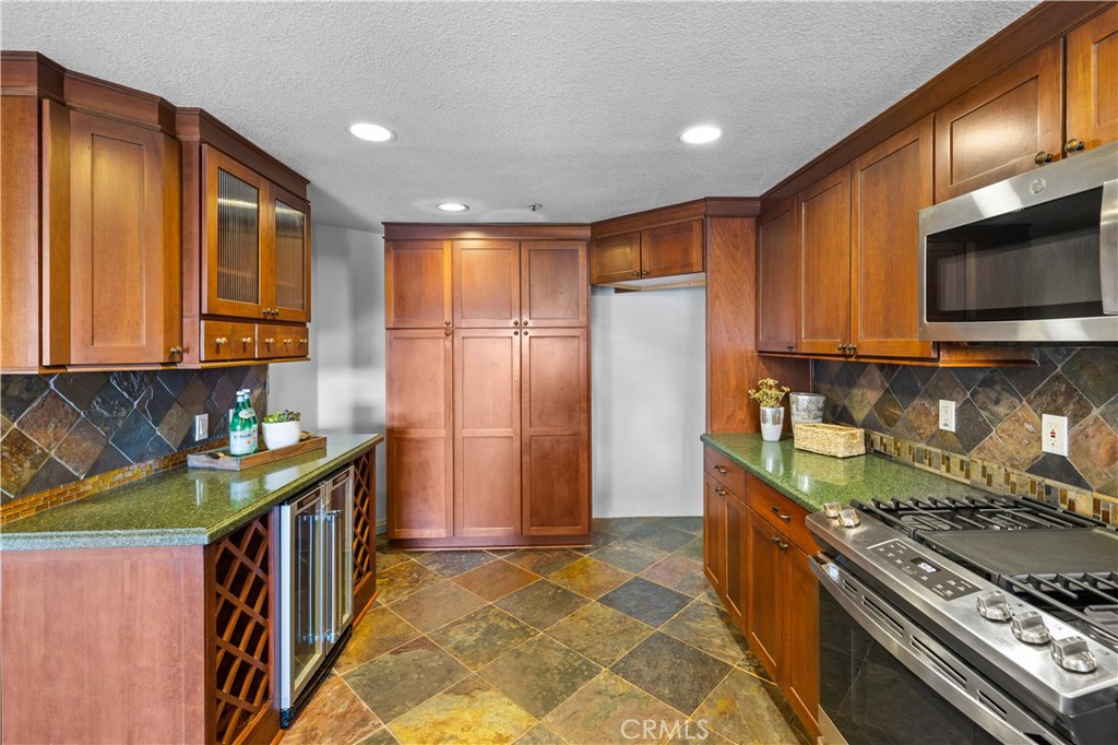 240 Nice Lane 208