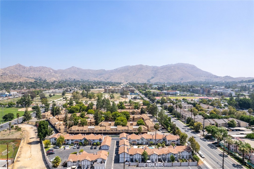 1013 W Linden Street 5