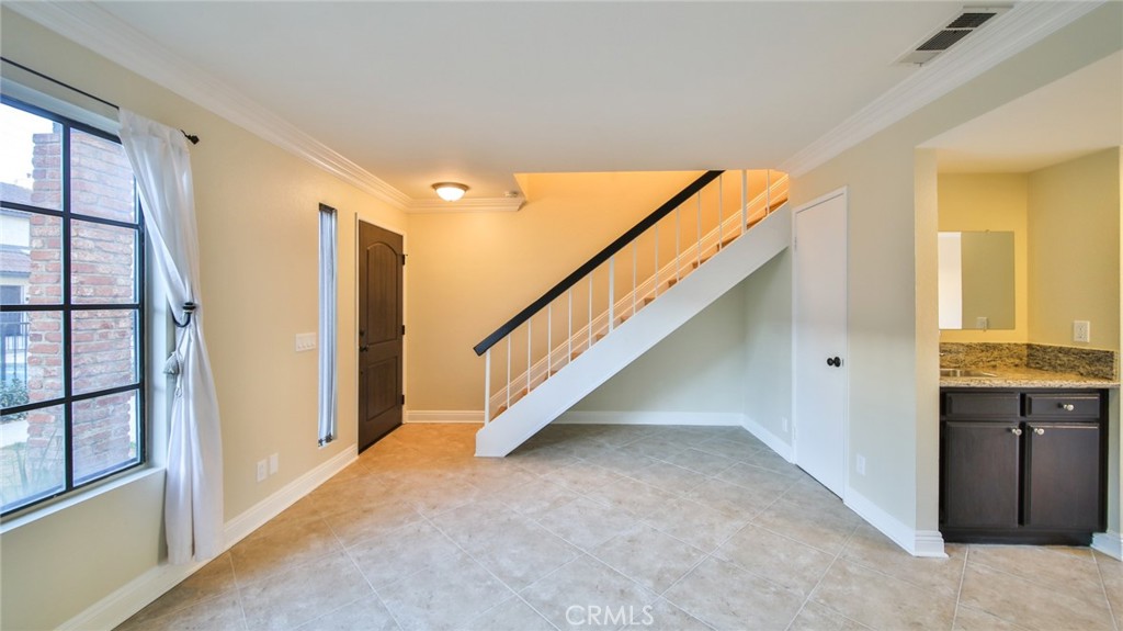 1013 W Linden Street 5