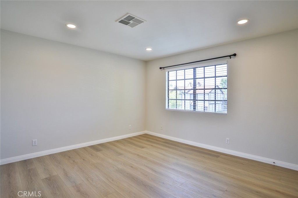 1013 W Linden Street 25