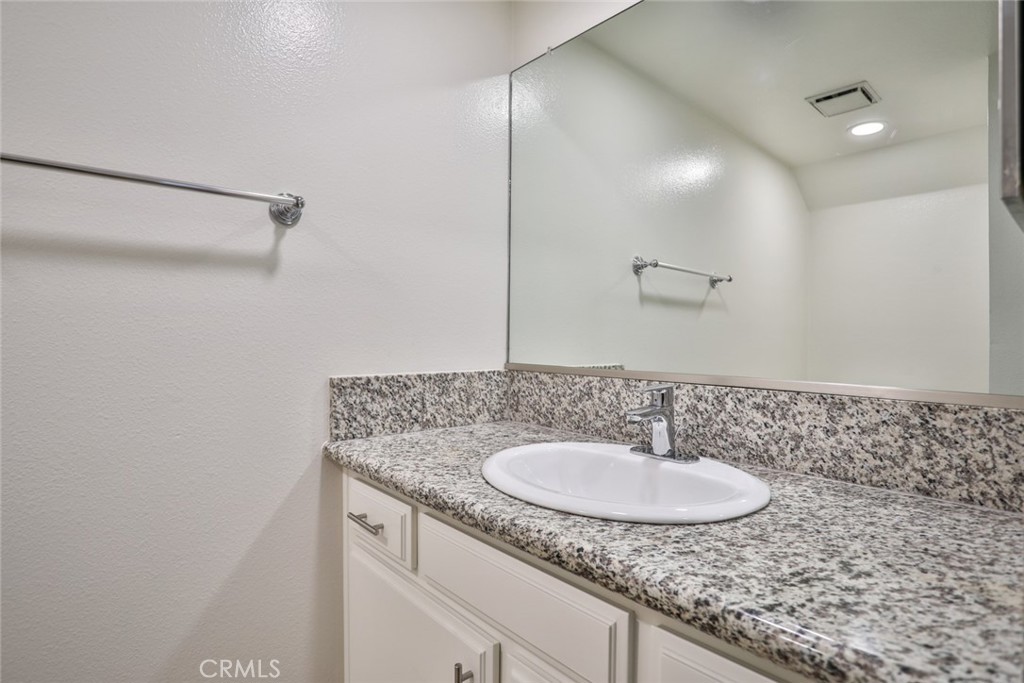 1013 W Linden Street 25