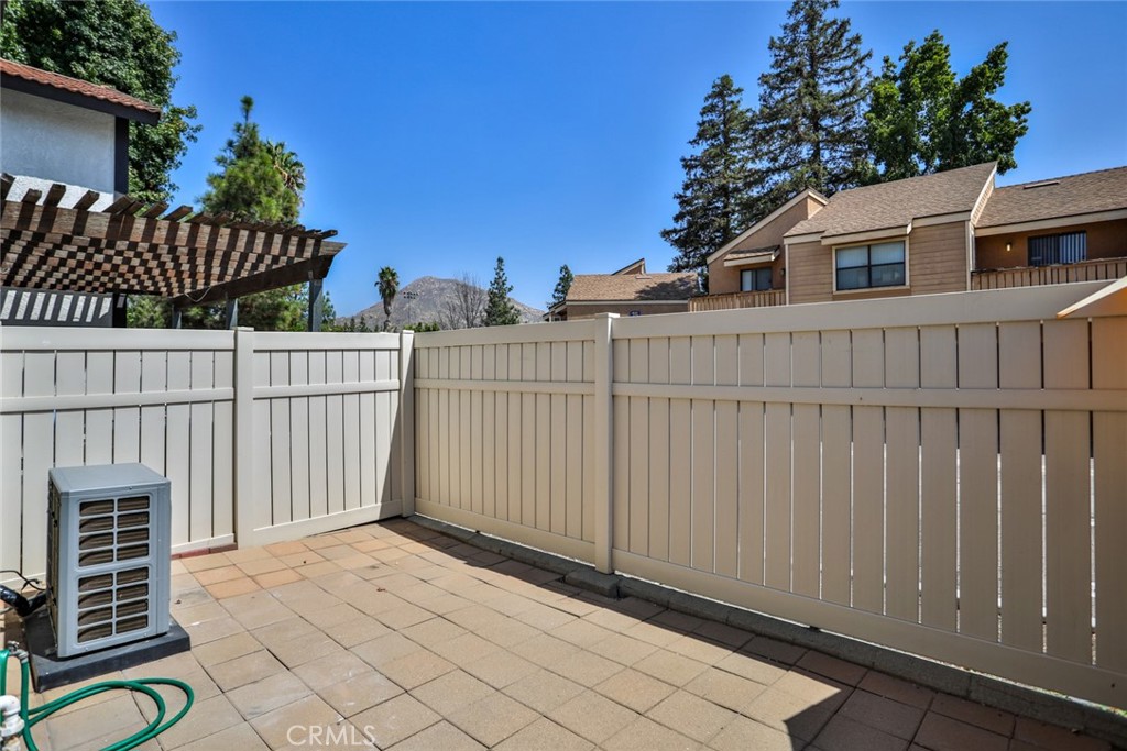 1013 W Linden Street 25