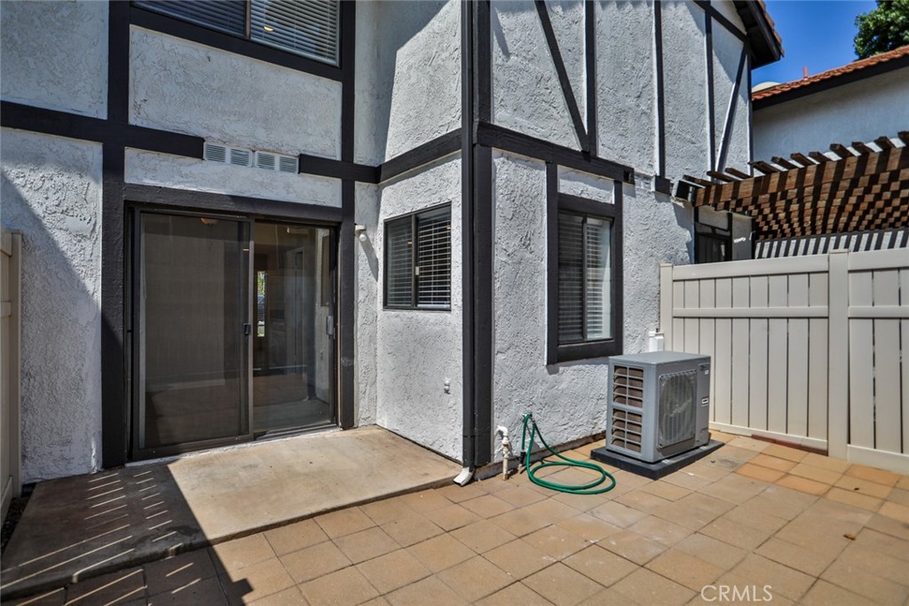 1013 W Linden Street 25