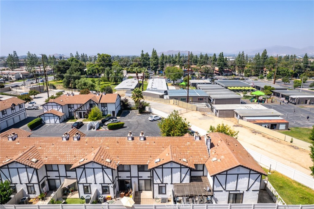 1013 W Linden Street 25