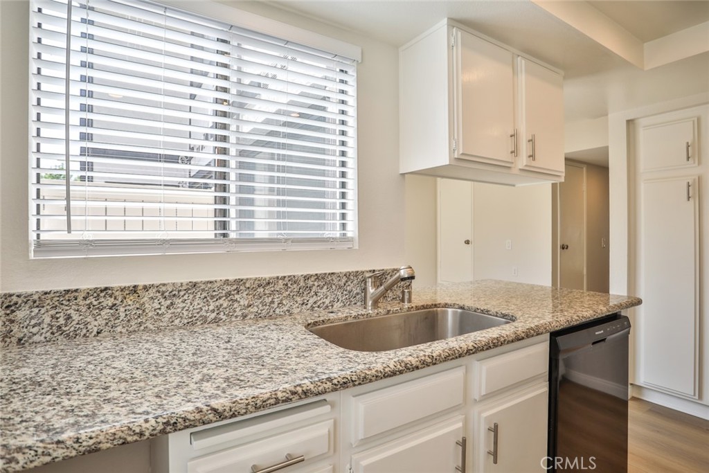 1013 W Linden Street 25