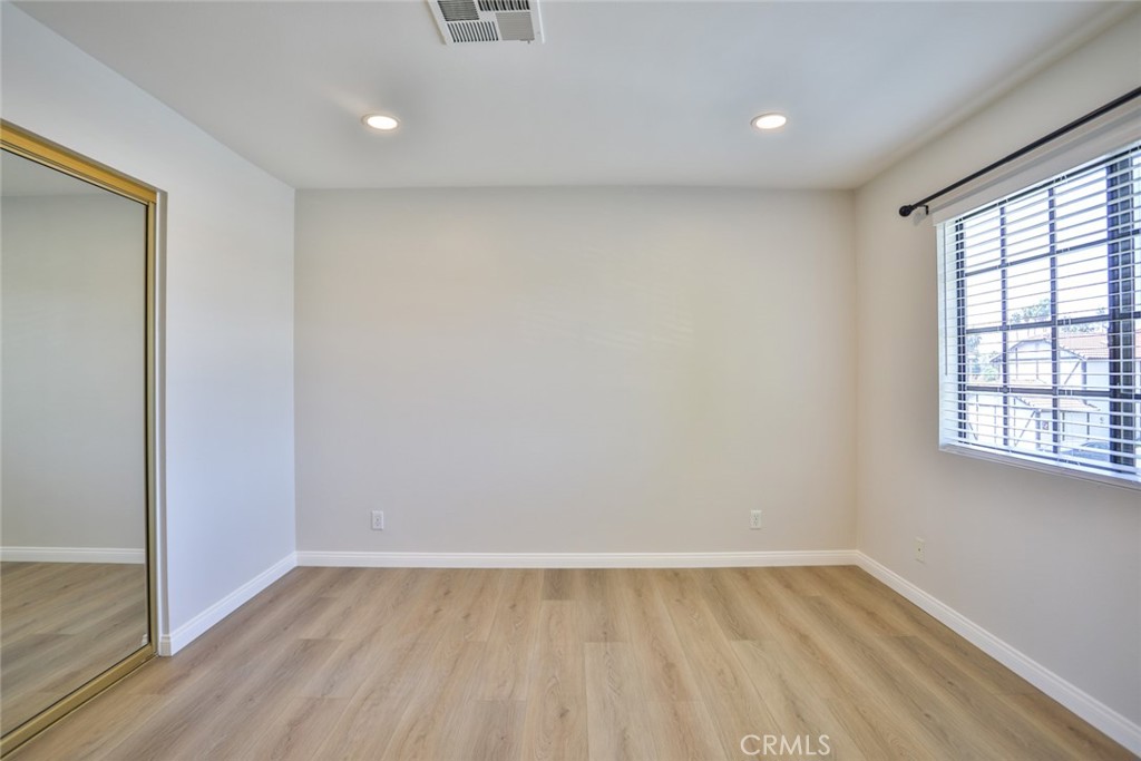 1013 W Linden Street 25