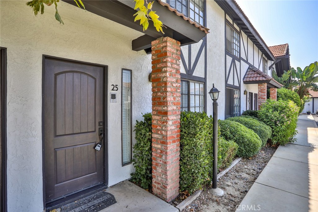 1013 W Linden Street 25