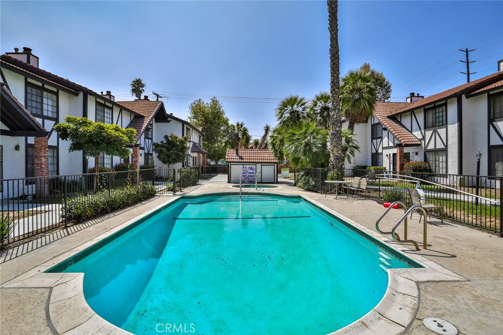 1013 W Linden Street 25