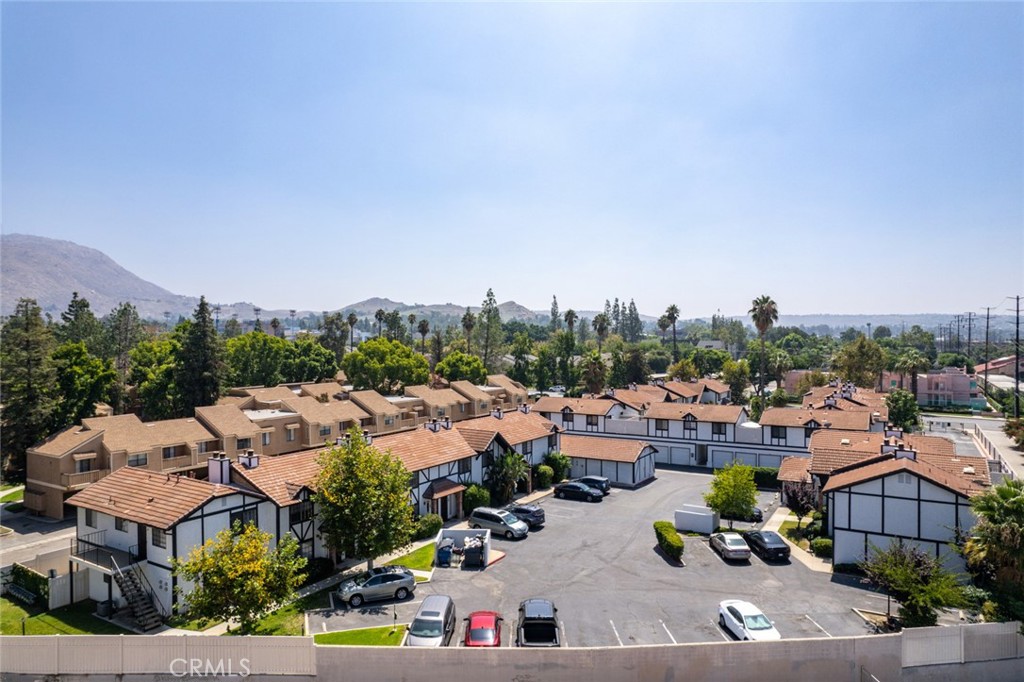 1013 W Linden Street 25