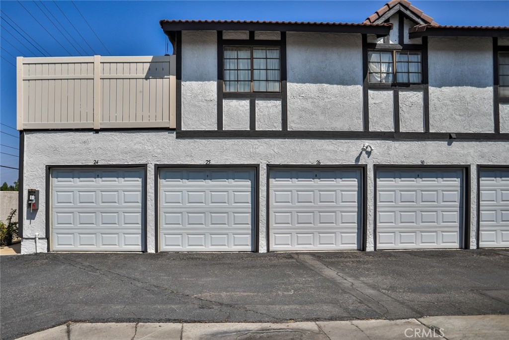 1013 W Linden Street 25