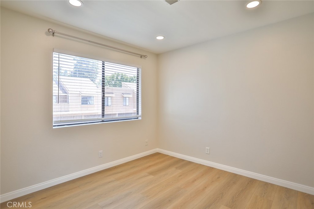 1013 W Linden Street 25