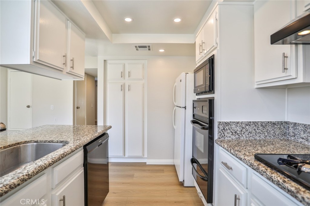 1013 W Linden Street 25