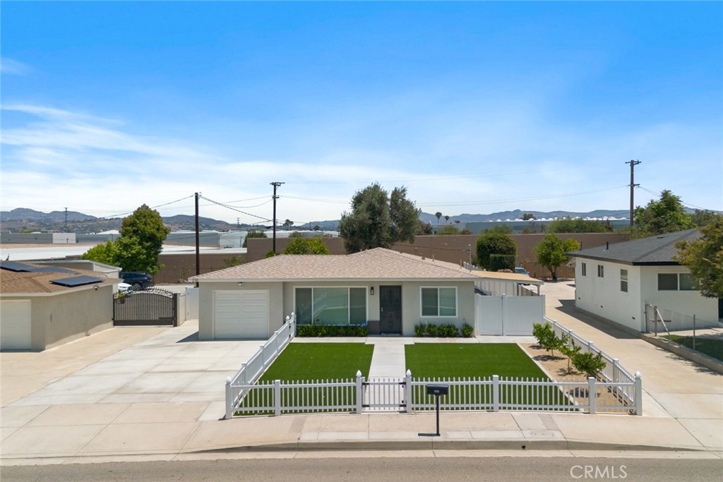 231 N Lincoln Avenue