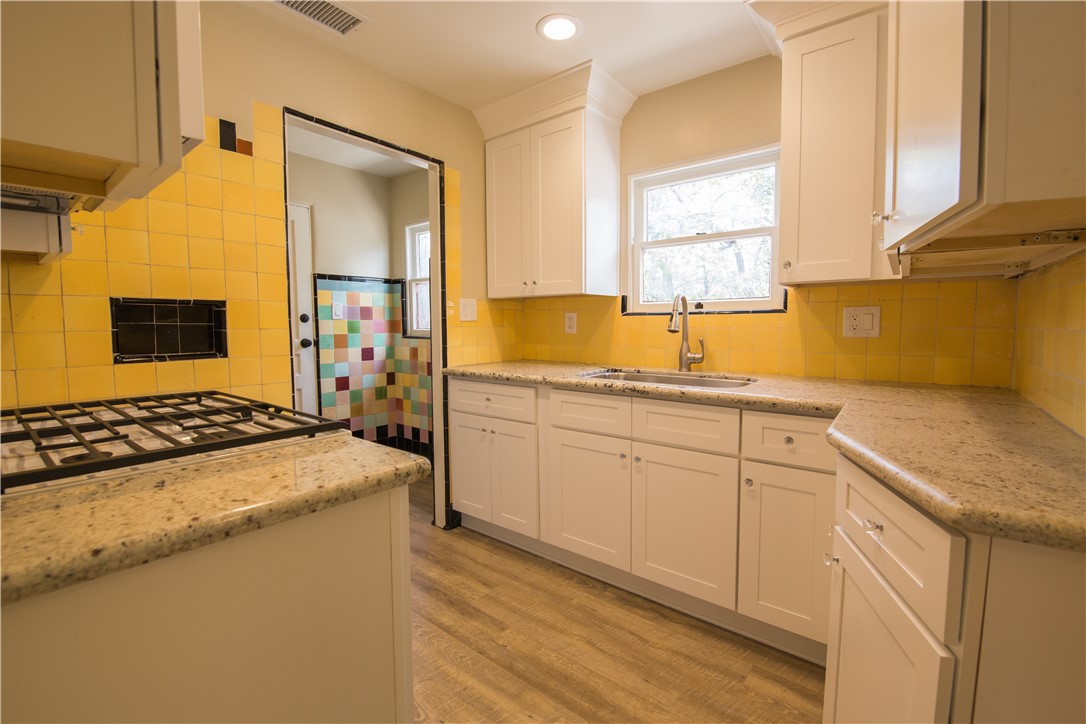 711 W 6th Street 5