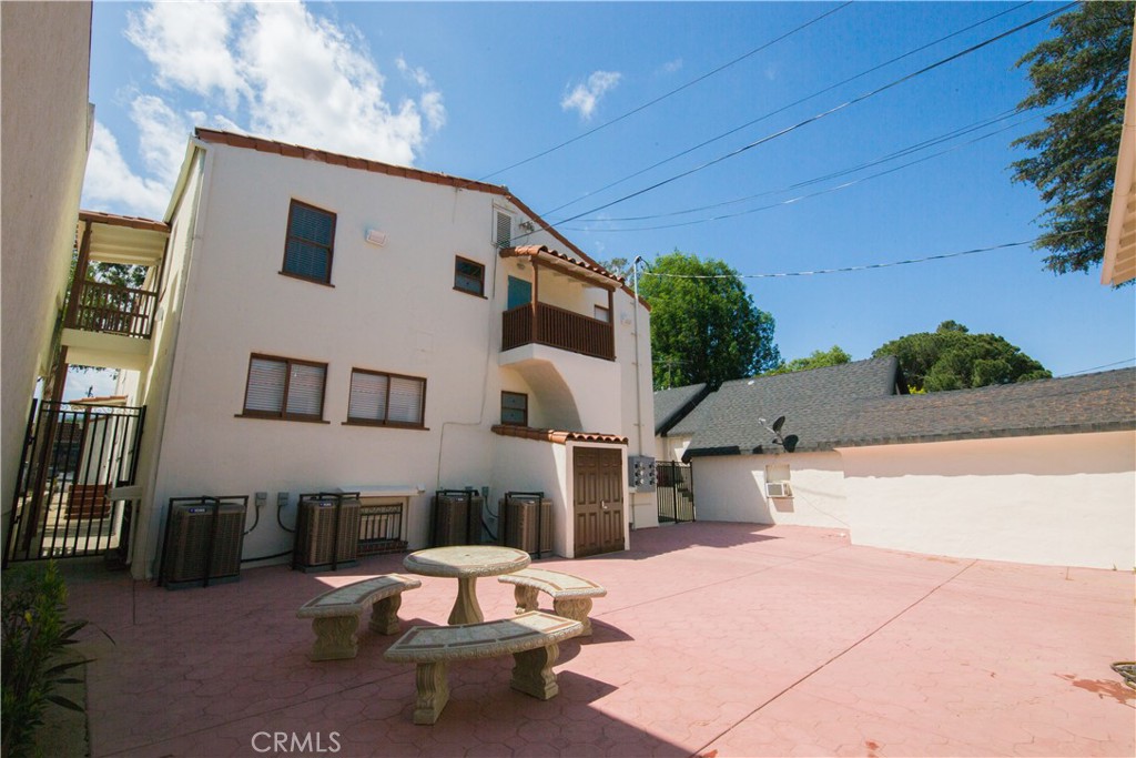 711 W 6th Street 5