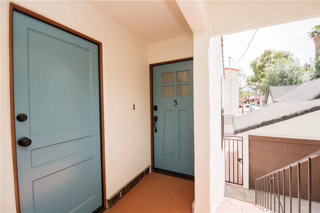 711 W 6th Street 5