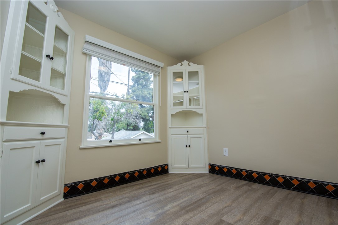 711 W 6th Street 5