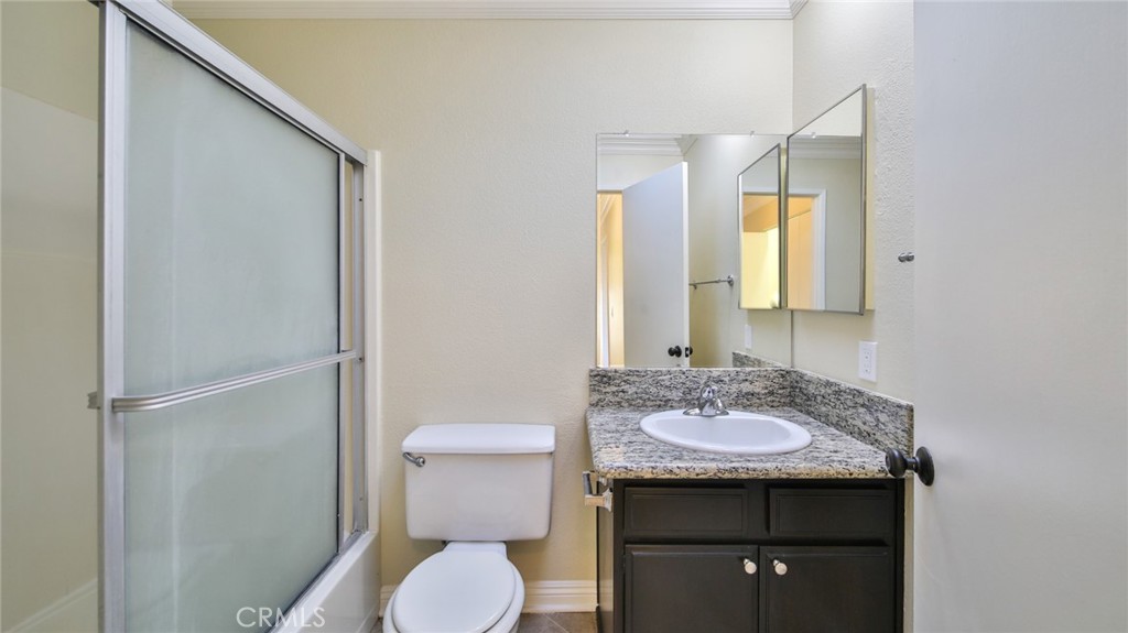 1013 W Linden Street 5