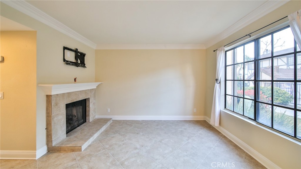 1013 W Linden Street 5