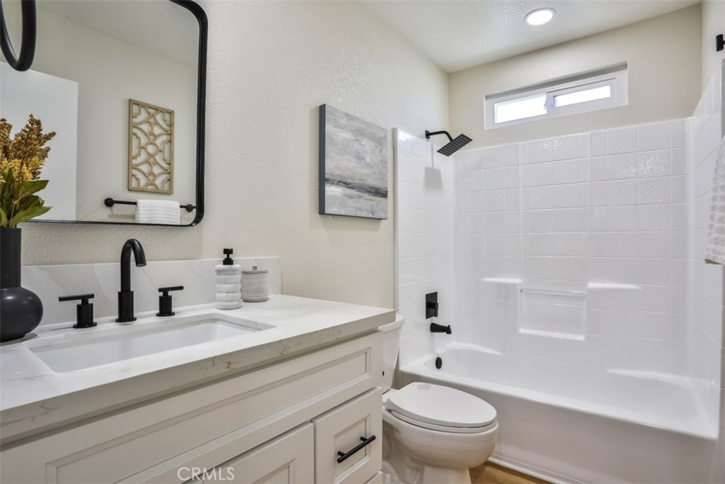 20975 Oleander Avenue