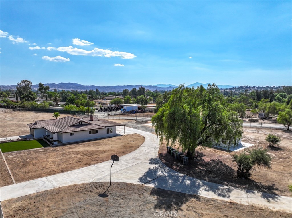 20975 Oleander Avenue