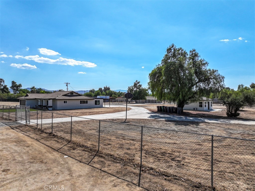 20975 Oleander Avenue