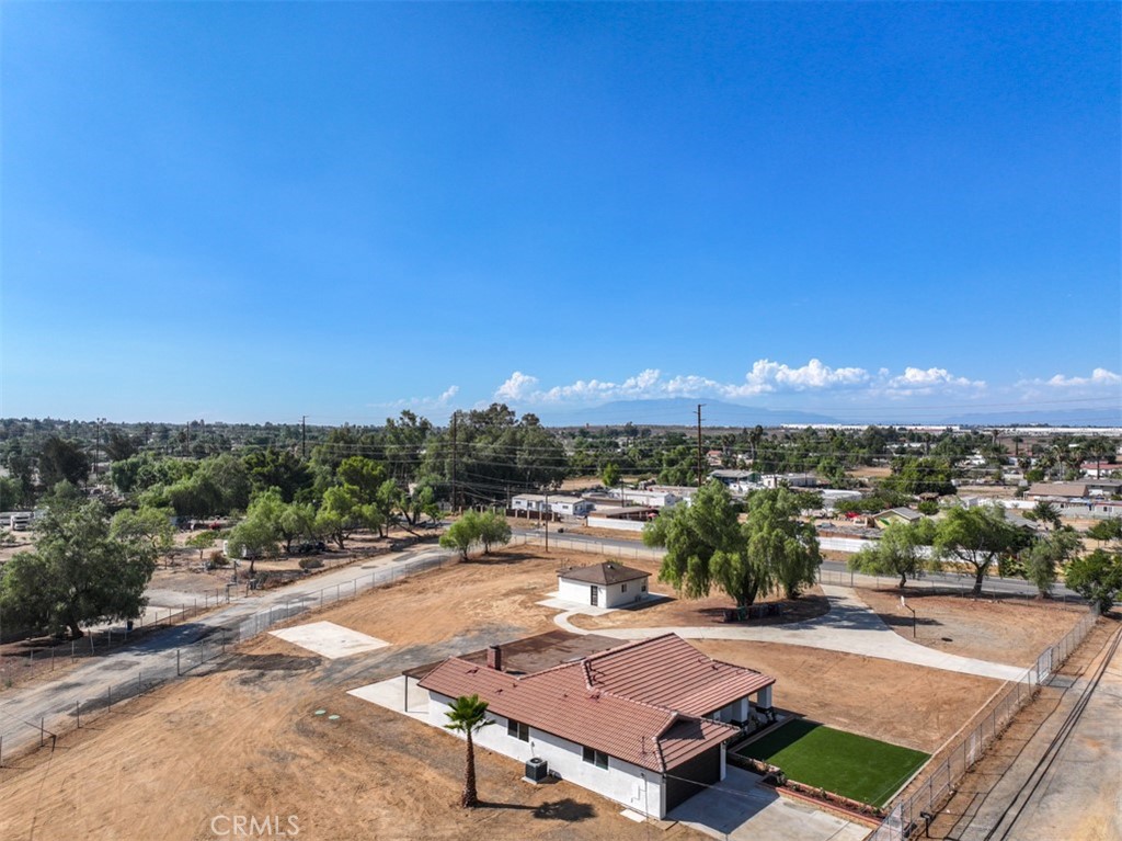 20975 Oleander Avenue