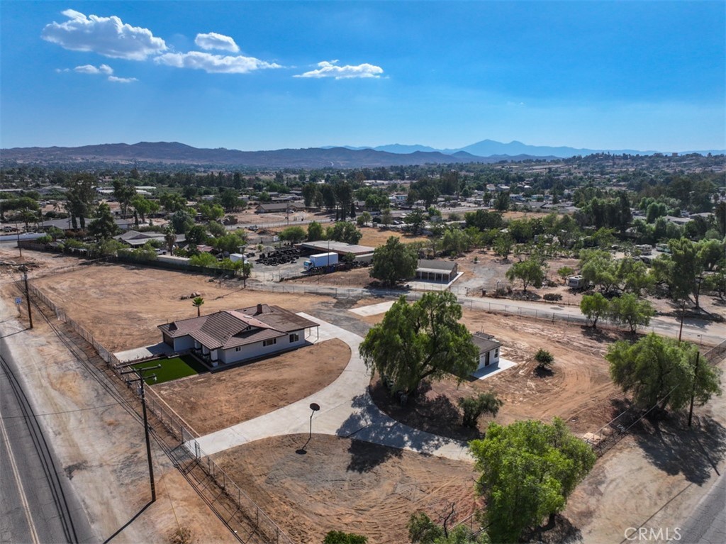 20975 Oleander Avenue