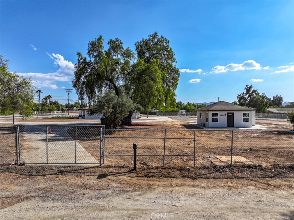 20975 Oleander Avenue