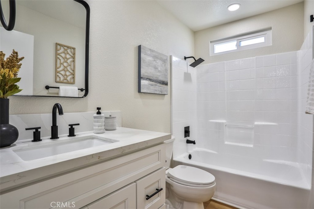 20975 Oleander Avenue