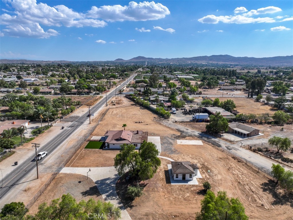 20975 Oleander Avenue