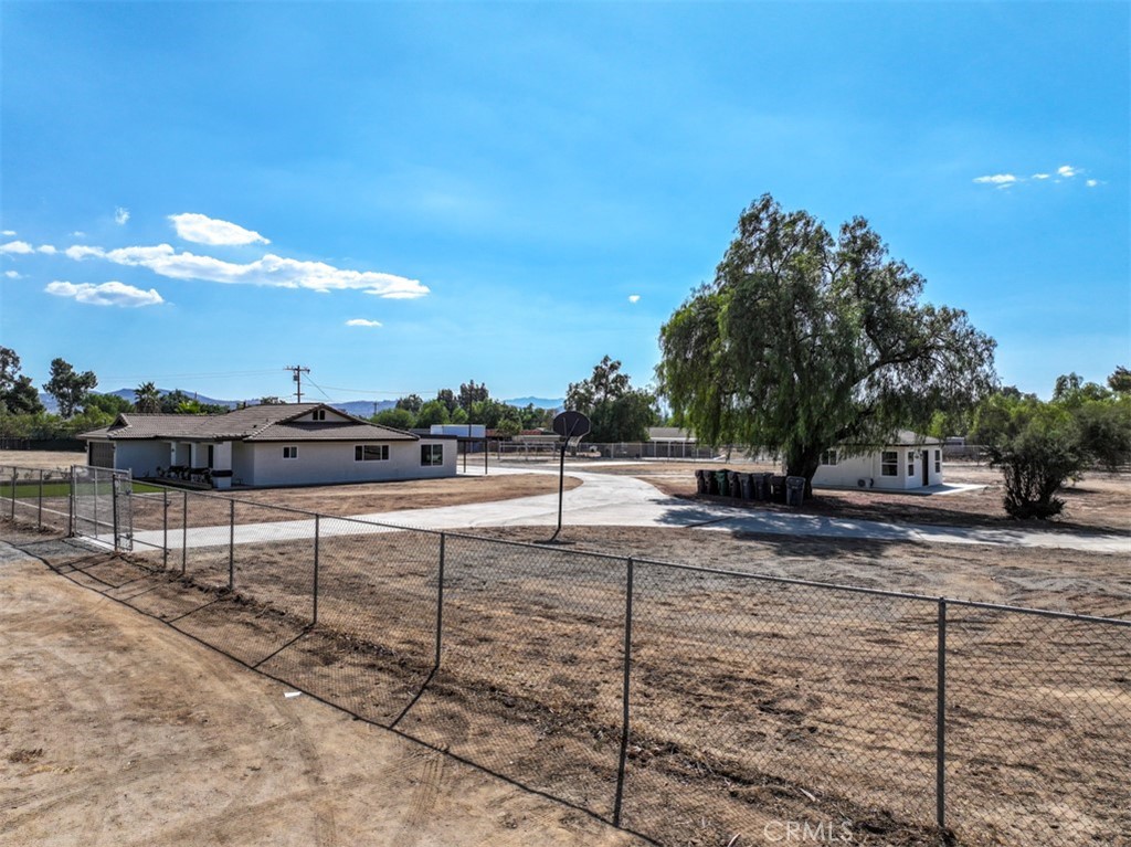 20975 Oleander Avenue