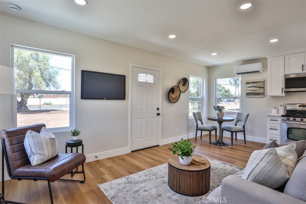 20975 Oleander Avenue