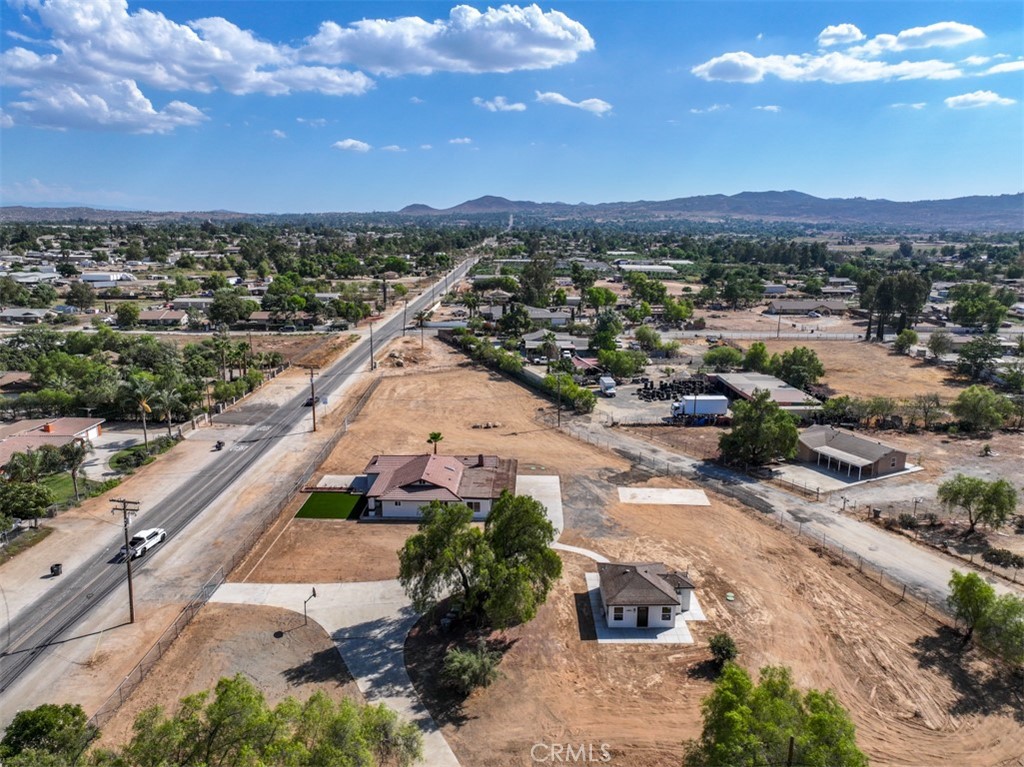 20975 Oleander Avenue