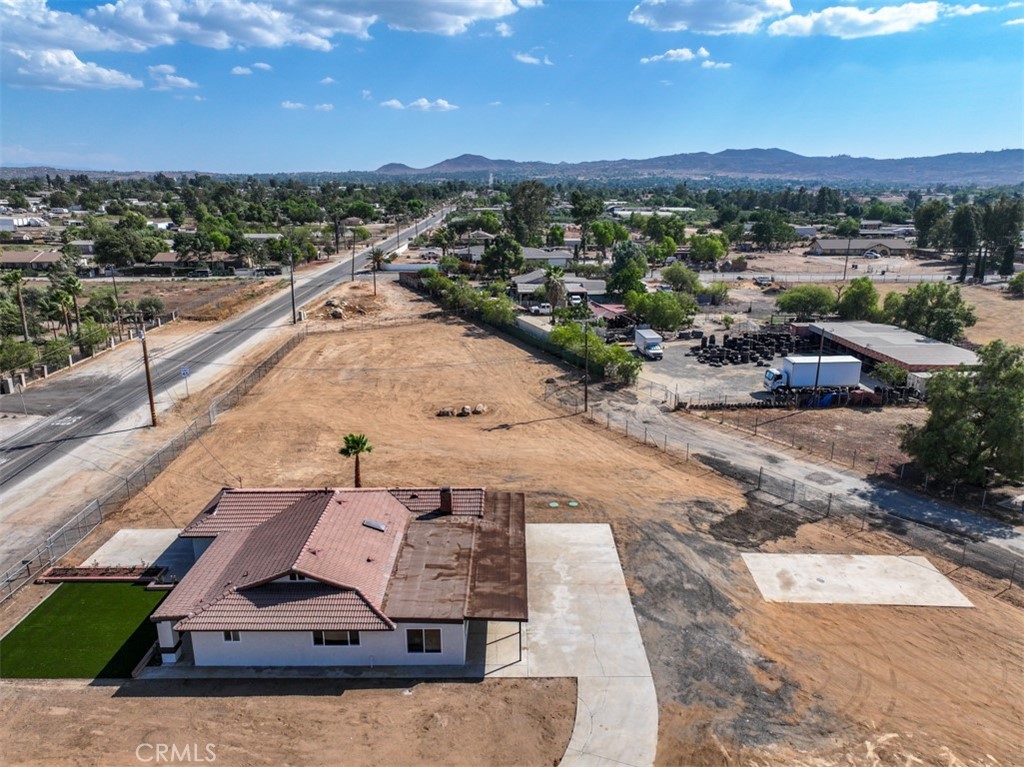 20975 Oleander Avenue