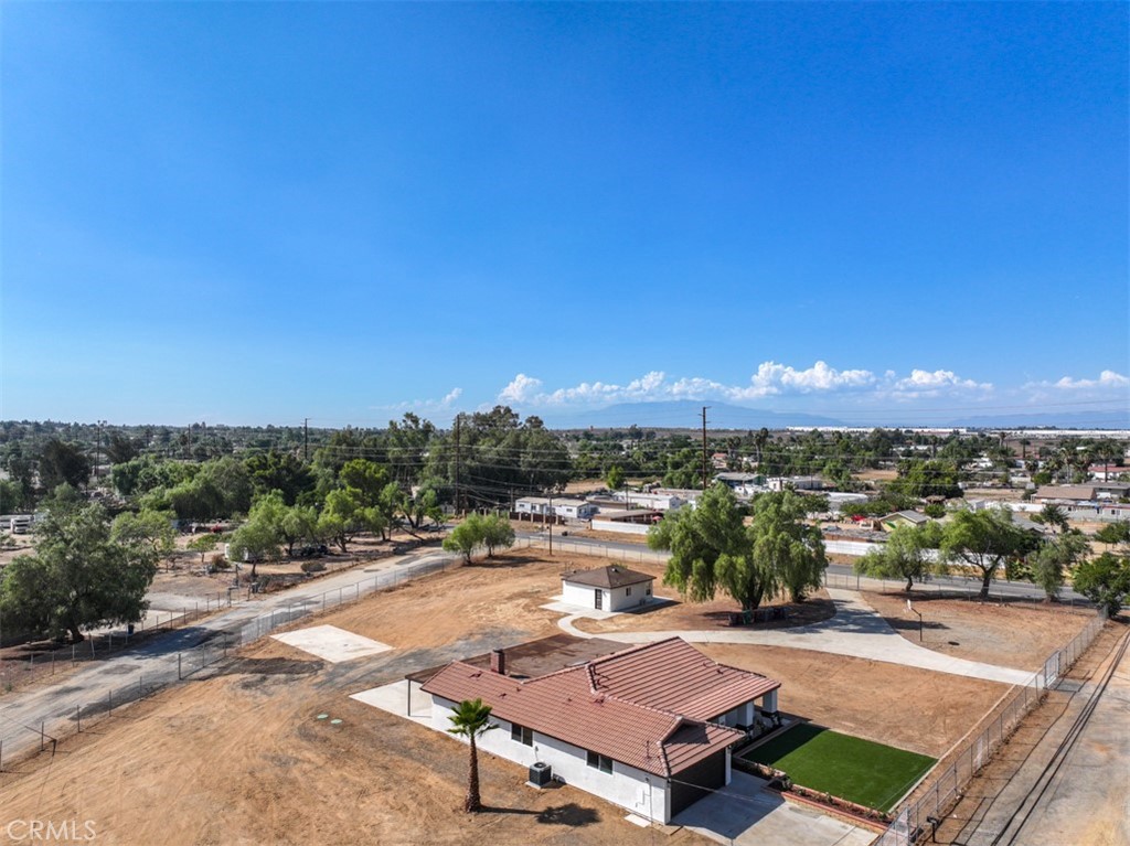 20975 Oleander Avenue