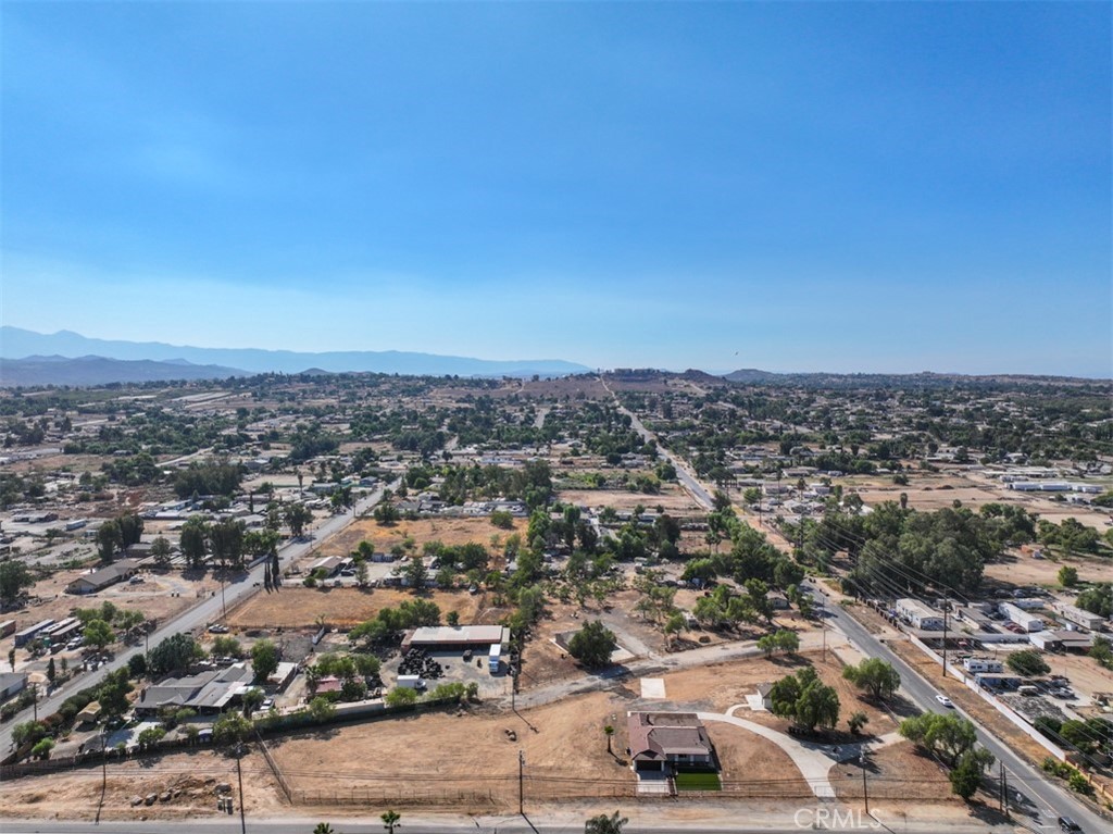 20975 Oleander Avenue