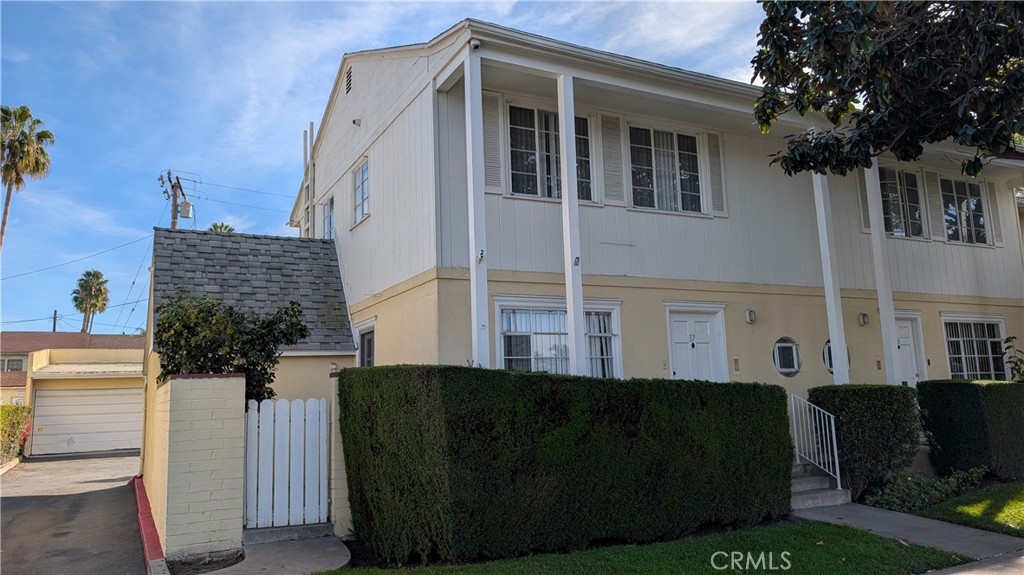 1601 N Flower Street