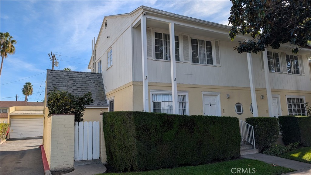 1601 N Flower Street