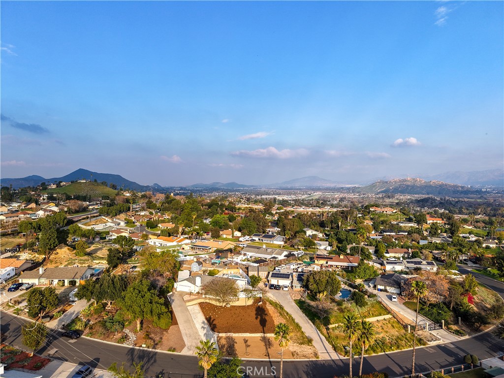 7025 Vista Del Verde